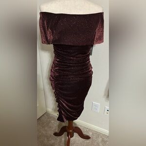 NWT Vince Camuto Off The Shoulder deep wine midi dress Size 6 wedding. Cocktail.